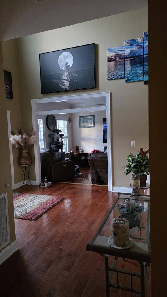Big Beautiful Home Rooms for Rent