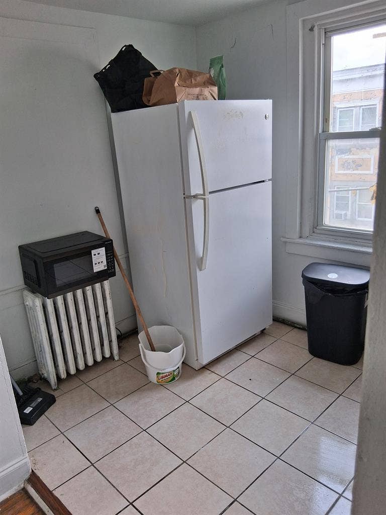 Roommate wanted 18 -99