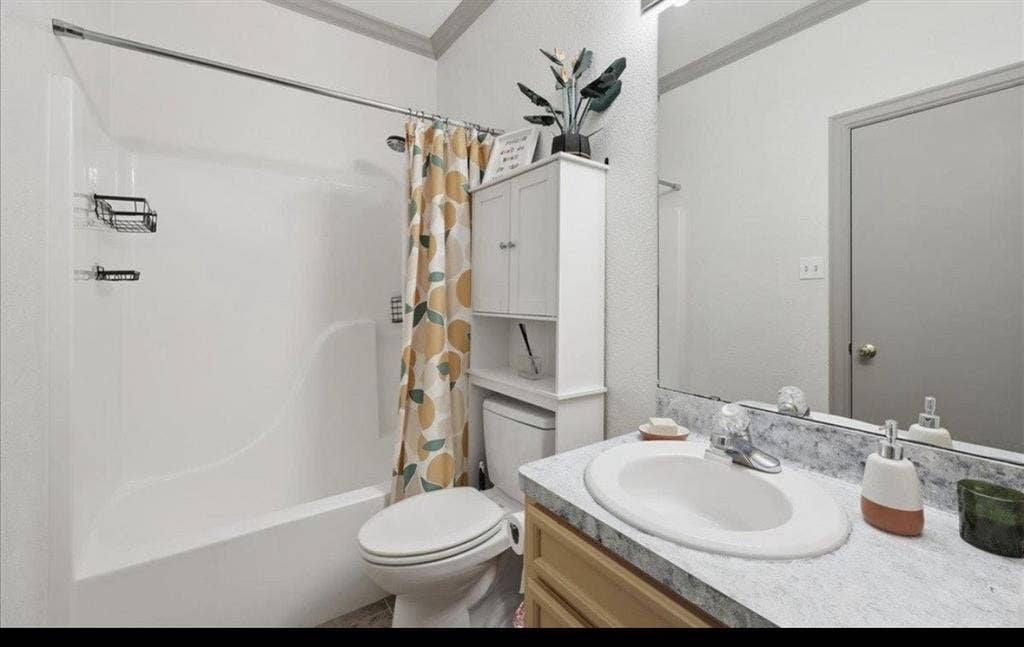 One room with en-suite bathroom