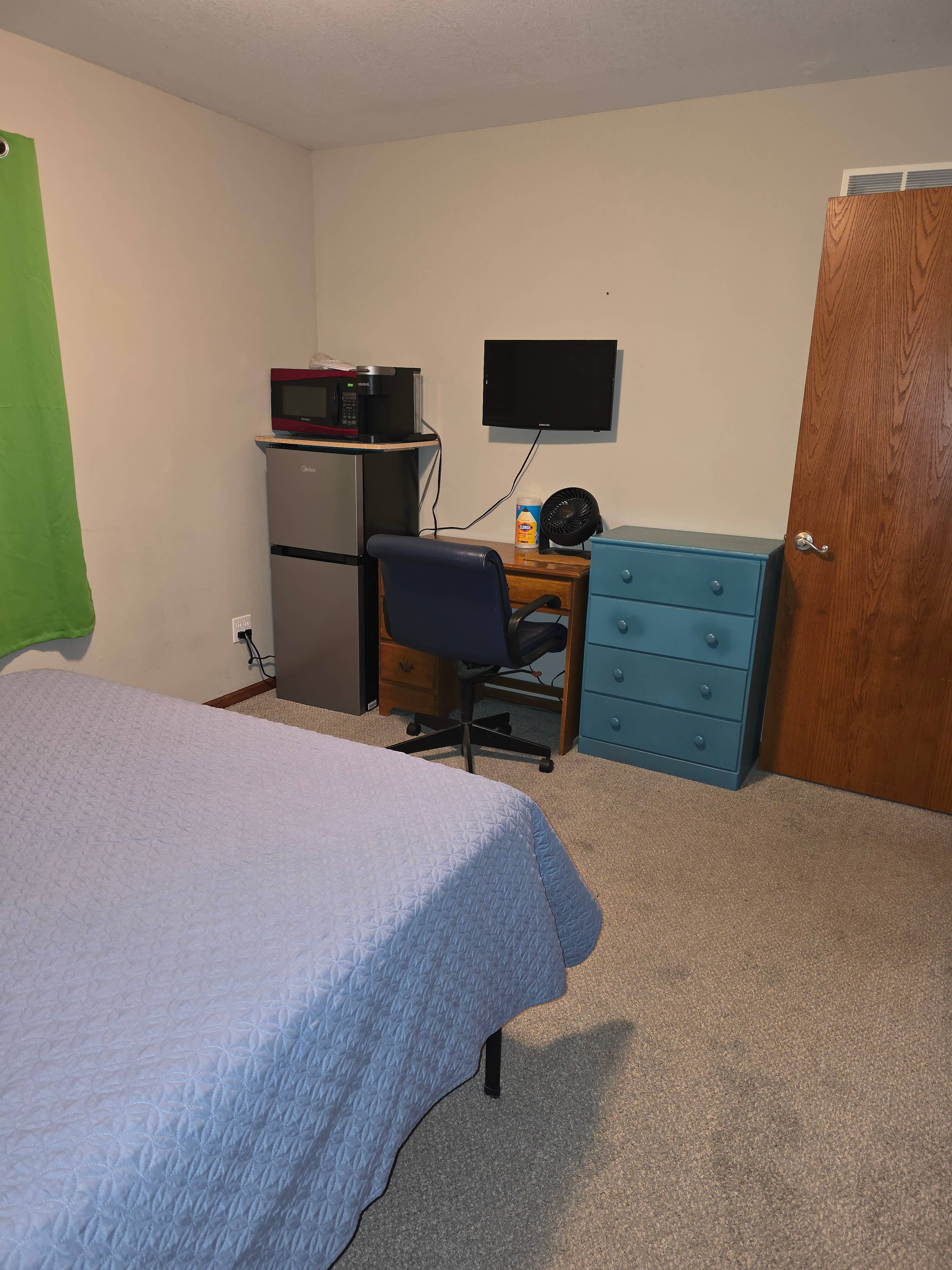Private room, fully furnished.