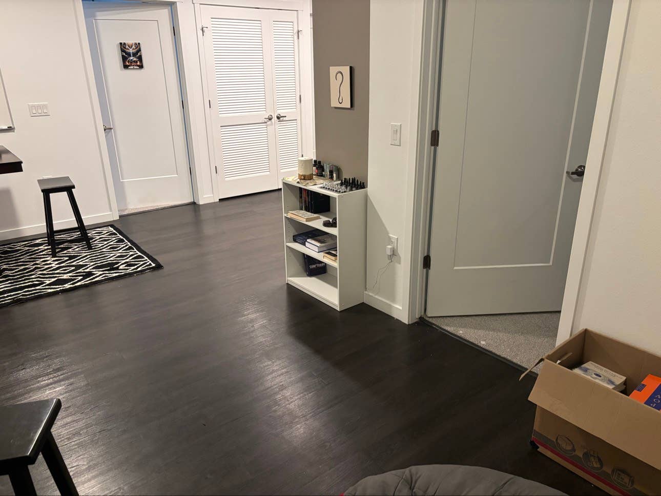 Looking for roommate