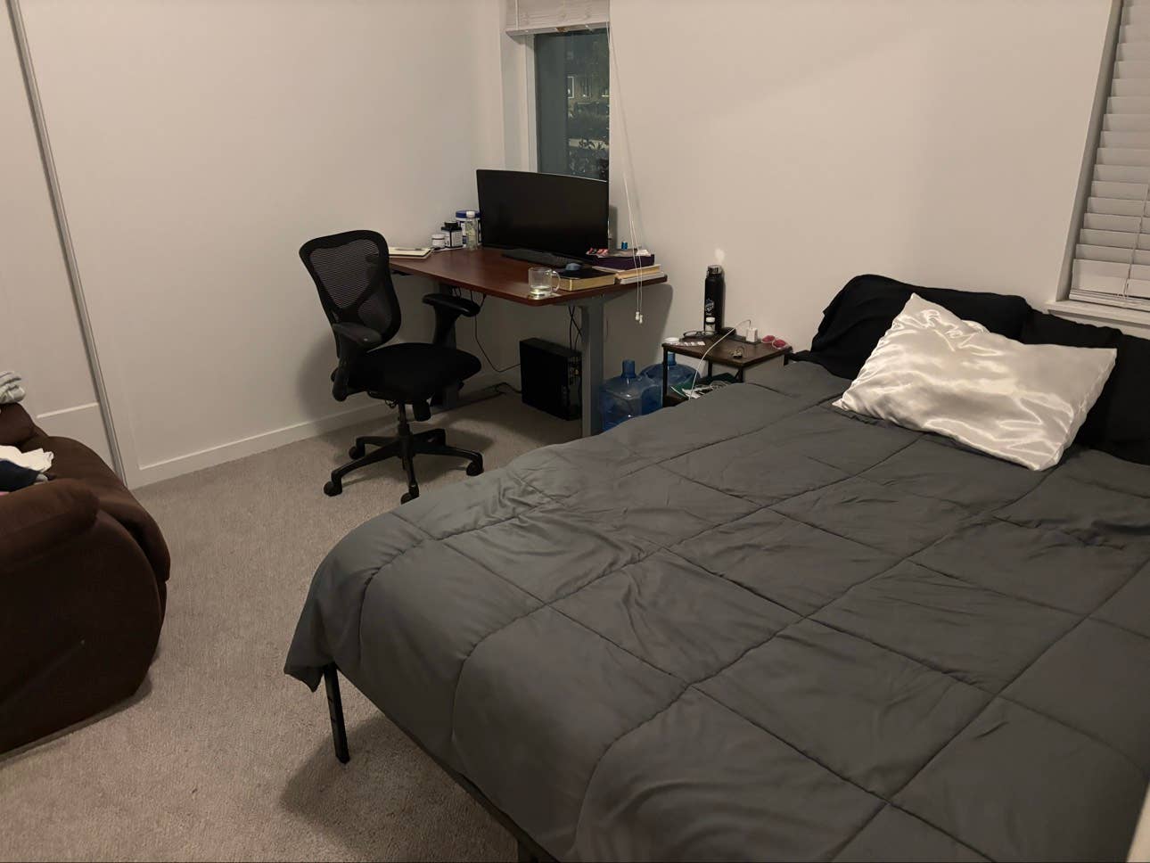 Looking for roommate
