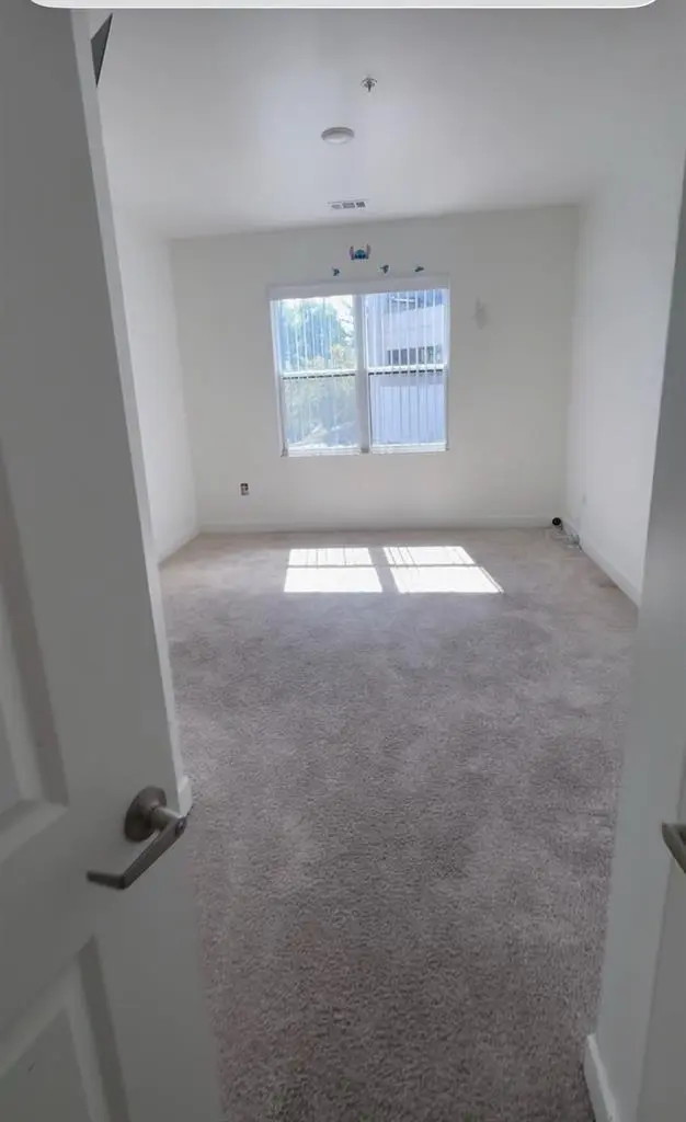 Roommate Needed DownTown Atl:)