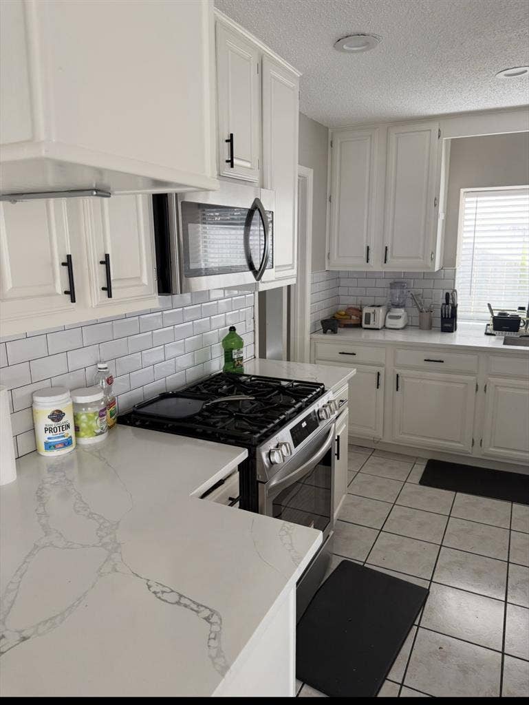 Master bedroom for rent. 77086
