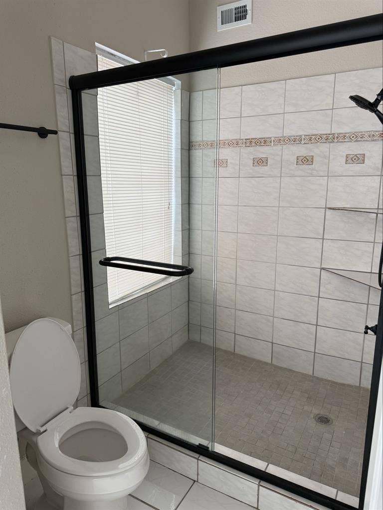 Master bedroom for rent. 77086