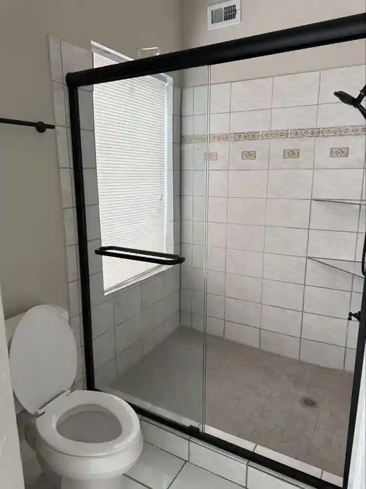 Master bedroom for rent. 77086