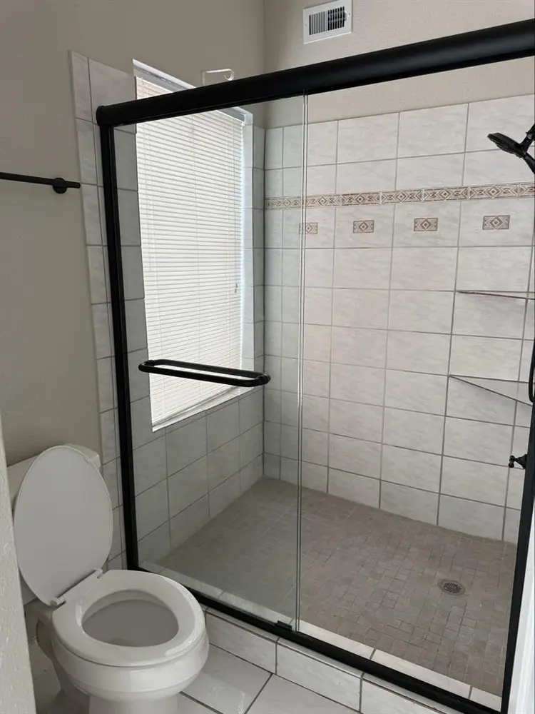 Master bedroom for rent. 77086