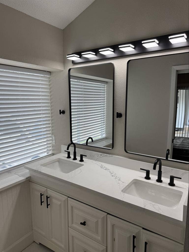 Master bedroom for rent. 77086