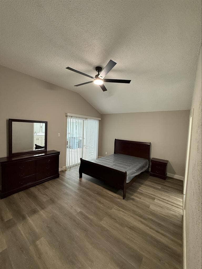 Master bedroom for rent. 77086