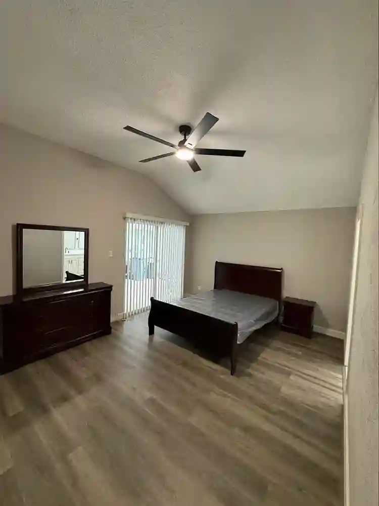 Master bedroom for rent. 77086