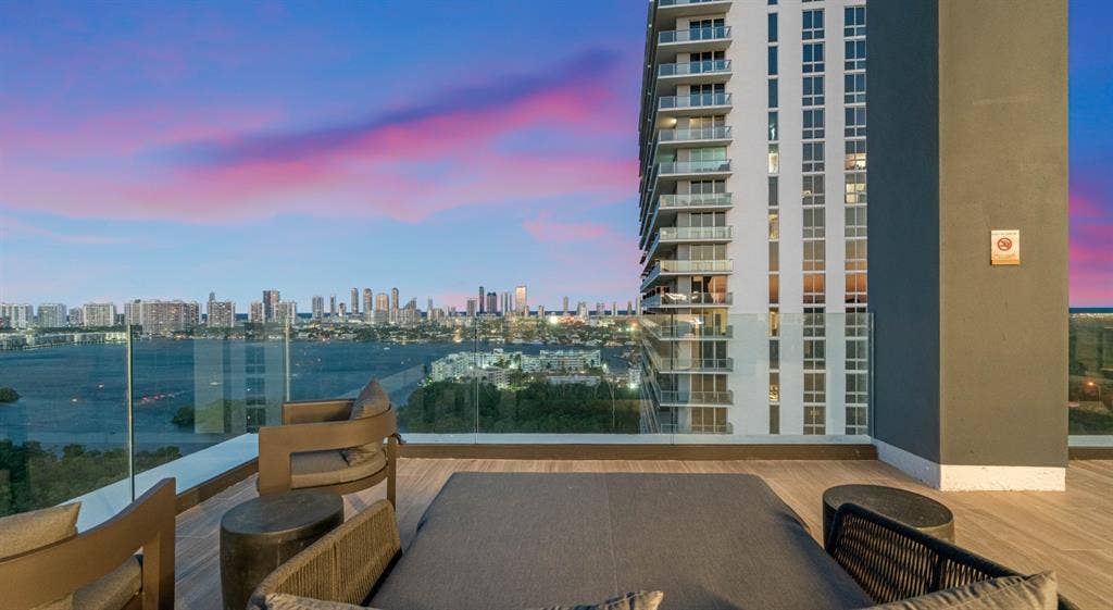 LEASE TAKEOVER | Water Views