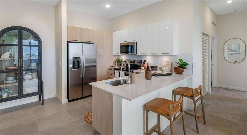 LEASE TAKEOVER | Water Views