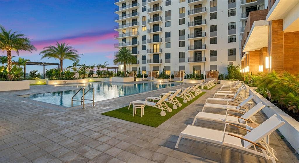 LEASE TAKEOVER | Water Views