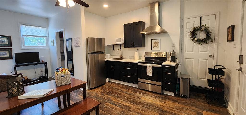 Cozy 2 BR 1 BA Renovated Apartment