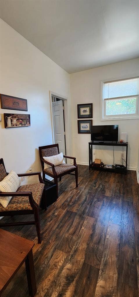Cozy 2 BR 1 BA Renovated Apartment