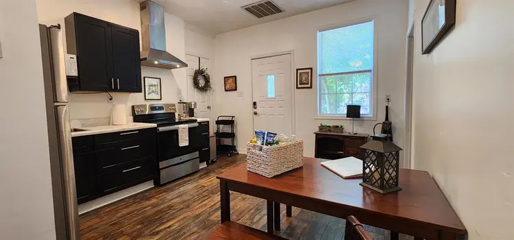 Cozy 2 BR 1 BA Renovated Apartment