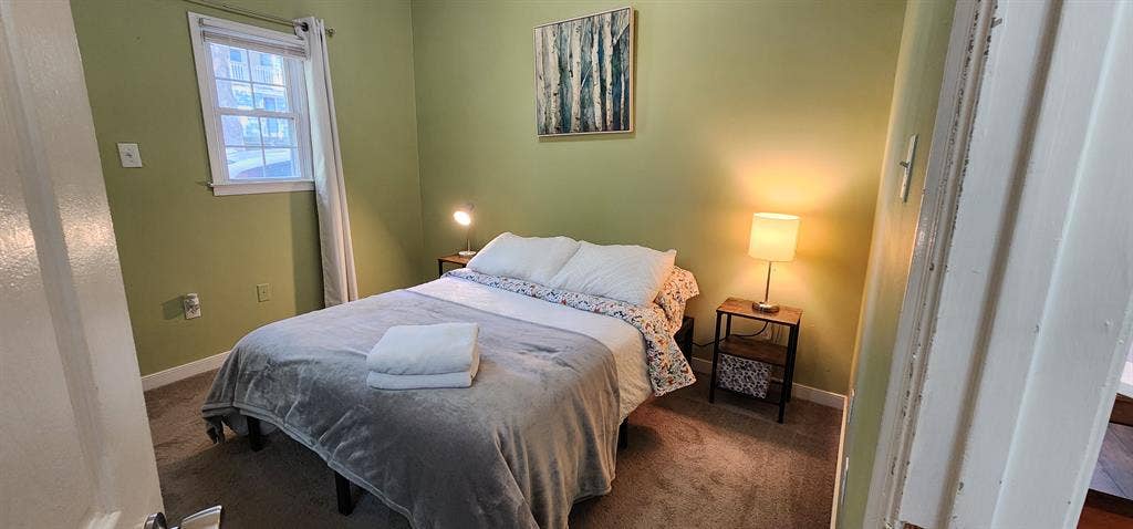 Cozy 2 BR 1 BA Renovated Apartment