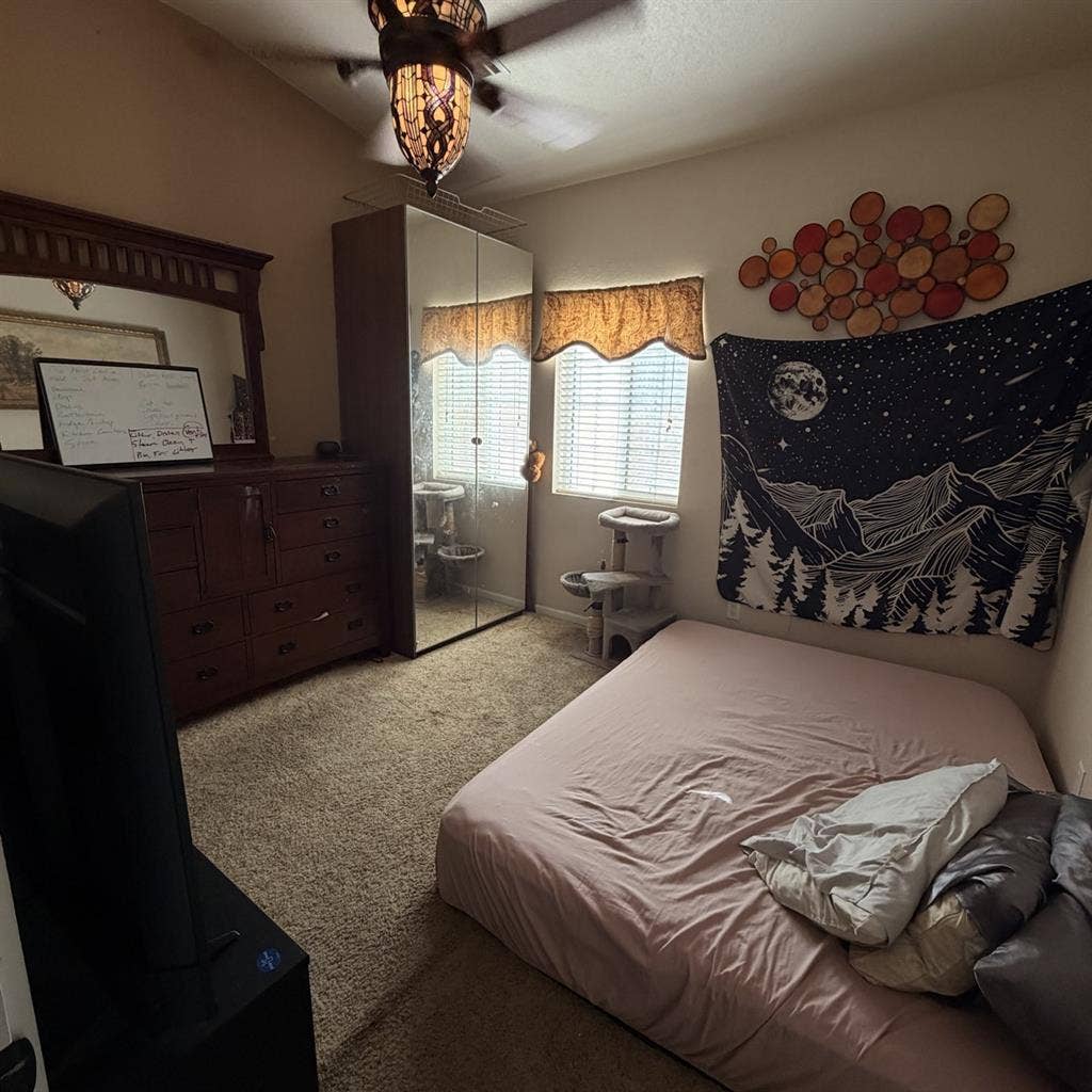 Looking for a female roommate! 🏡