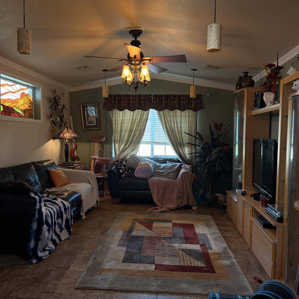 Looking for a female roommate! 🏡