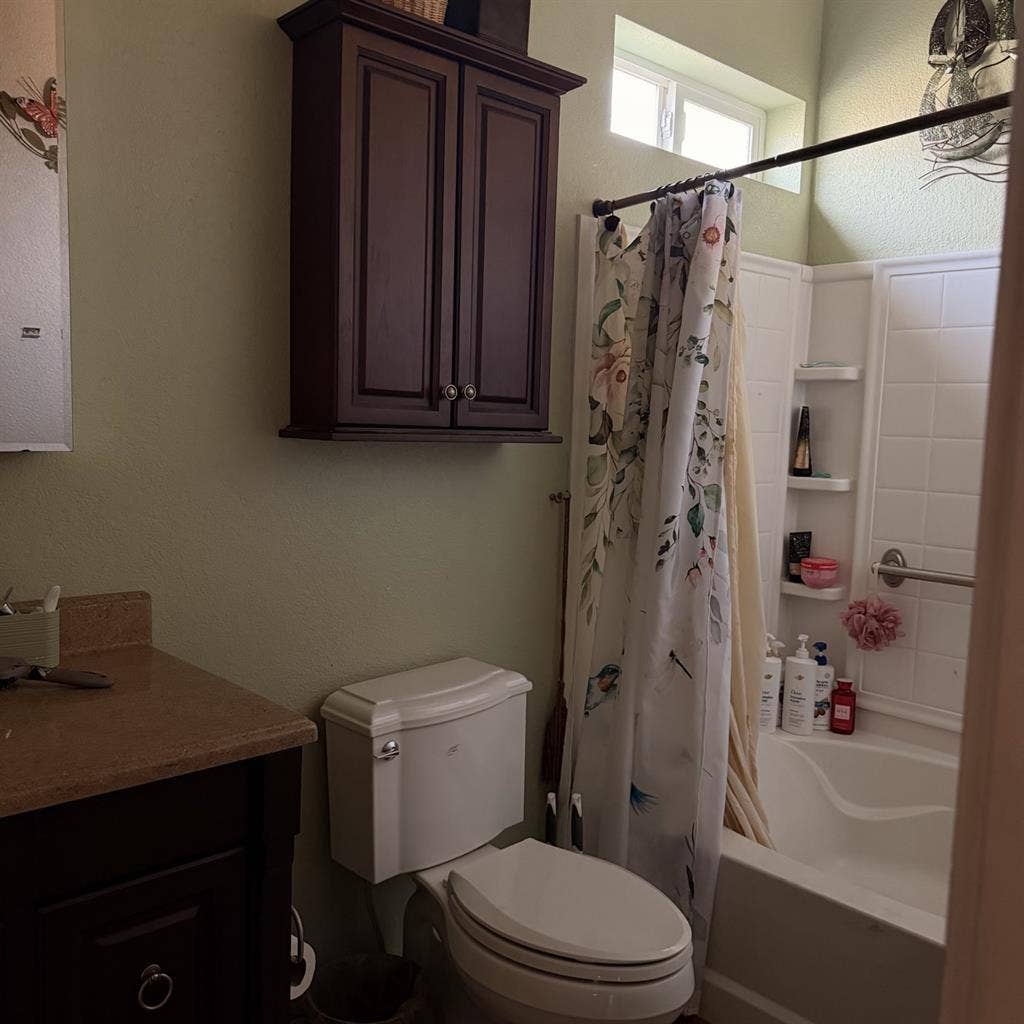 Looking for a female roommate! 🏡