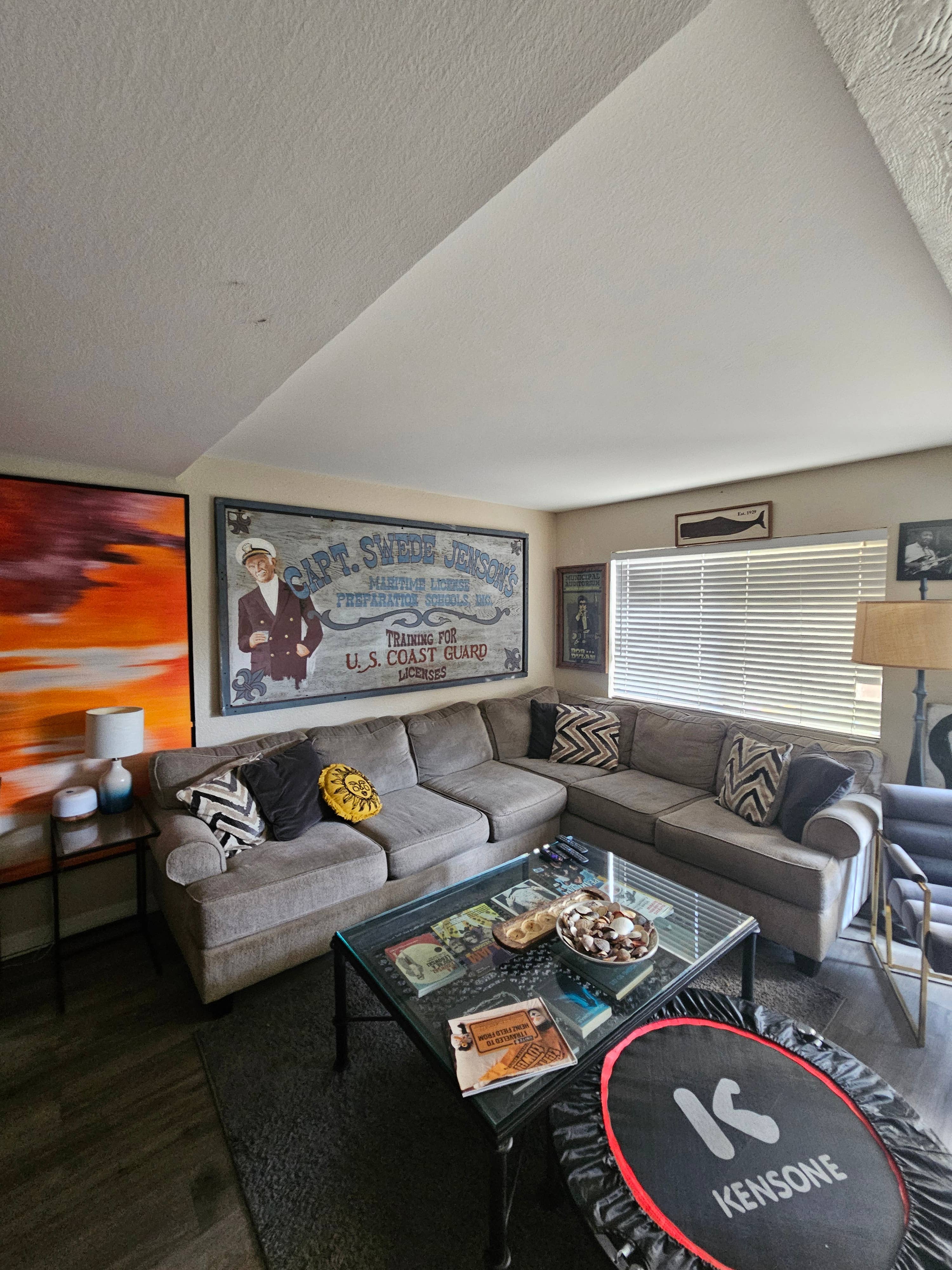 Room 4 rent DT Huntington Beach