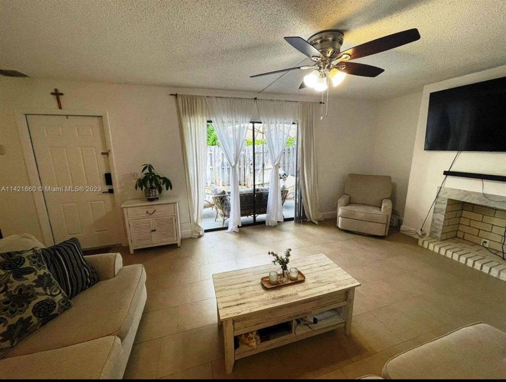 Spacious 2/2 Townhome for rent.