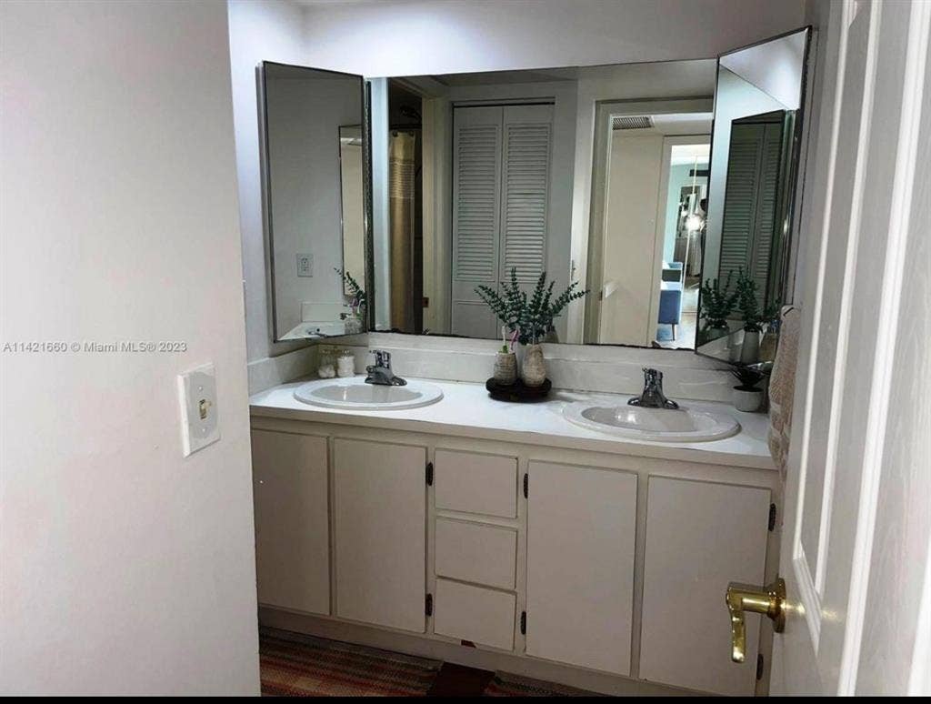 Spacious 2/2 Townhome for rent.