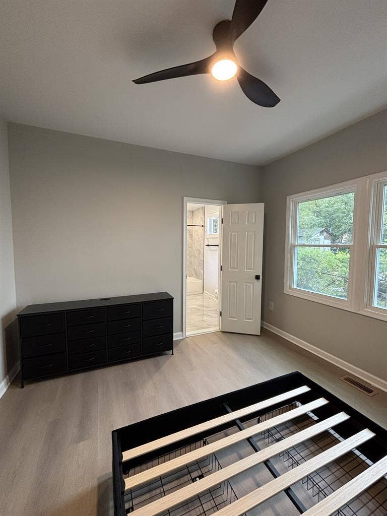 Private renovated furnished room
