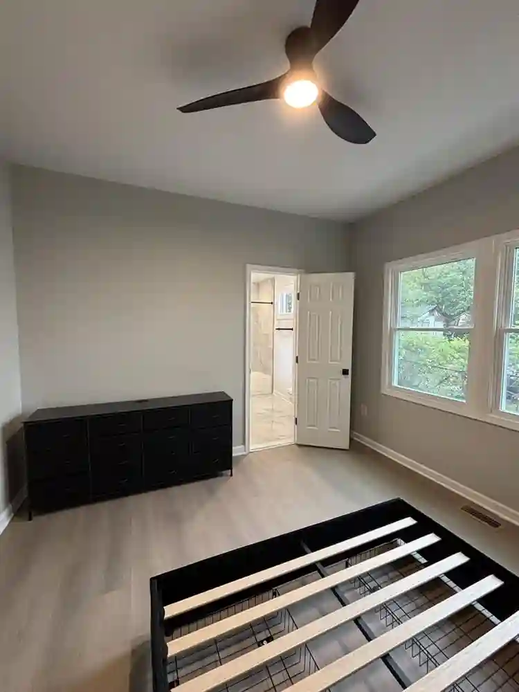 Private renovated furnished room