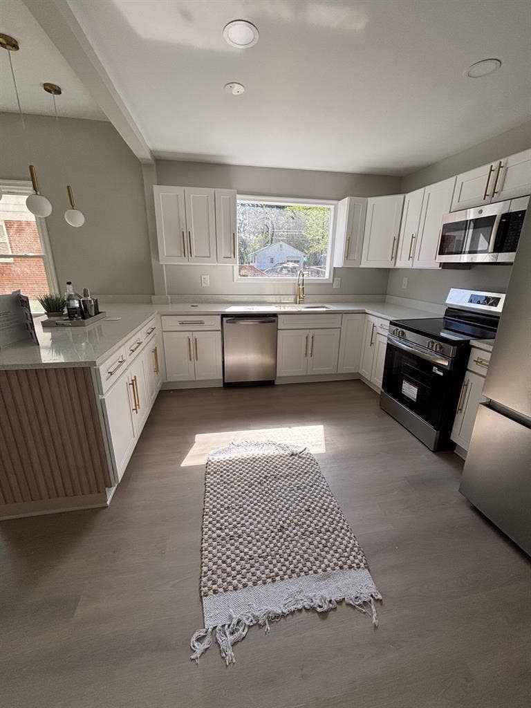 Private renovated furnished room