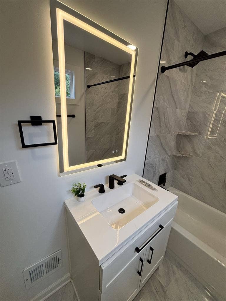 Private renovated furnished room