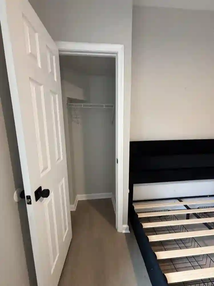Private renovated furnished room