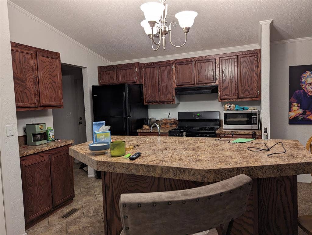 2 un/furnished rooms available