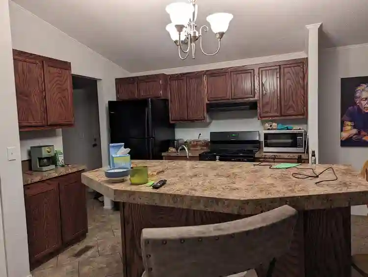 2 un/furnished rooms available