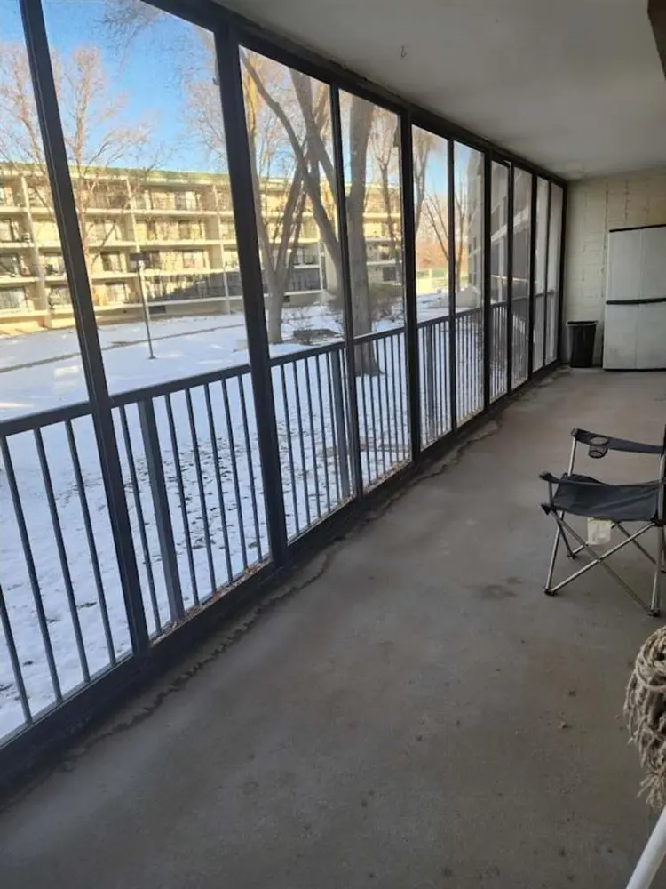 Spacious 2b2b available.
