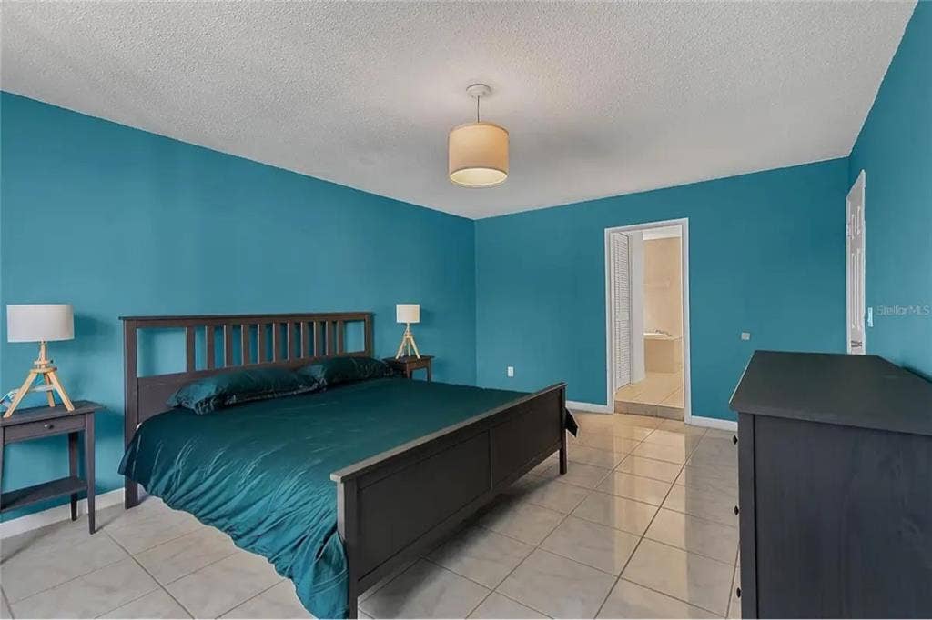 Room available for clean person