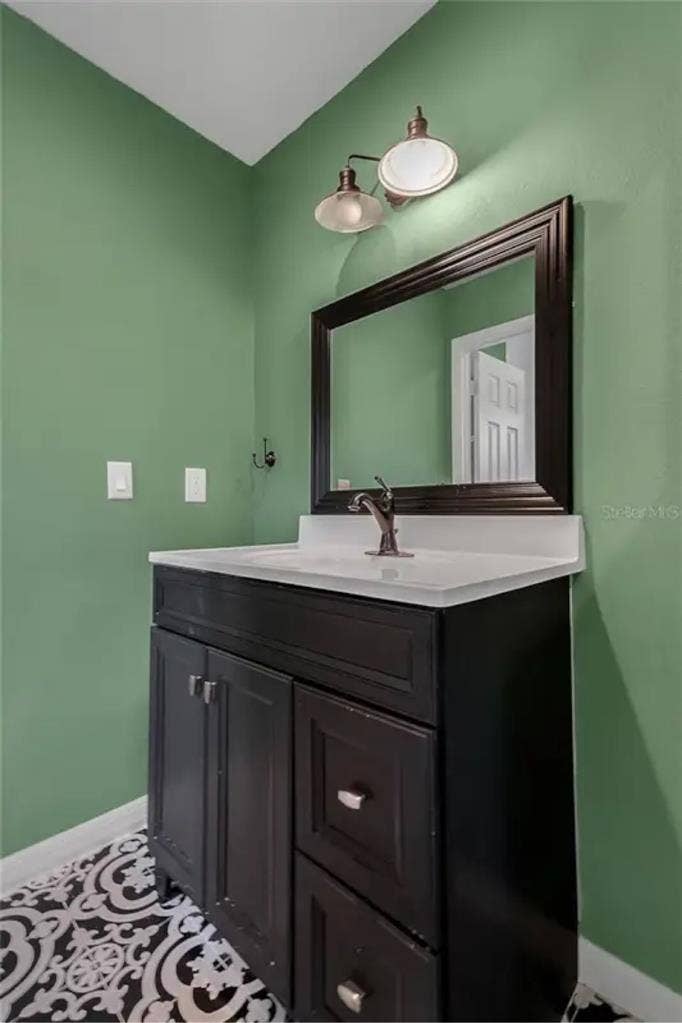 Room available for clean person