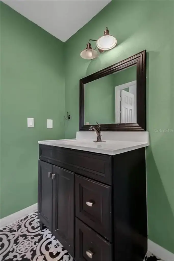Room available for clean person