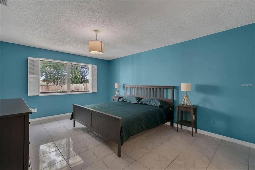 Room available for clean person