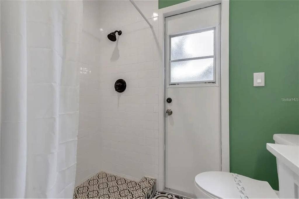 Room available for clean person