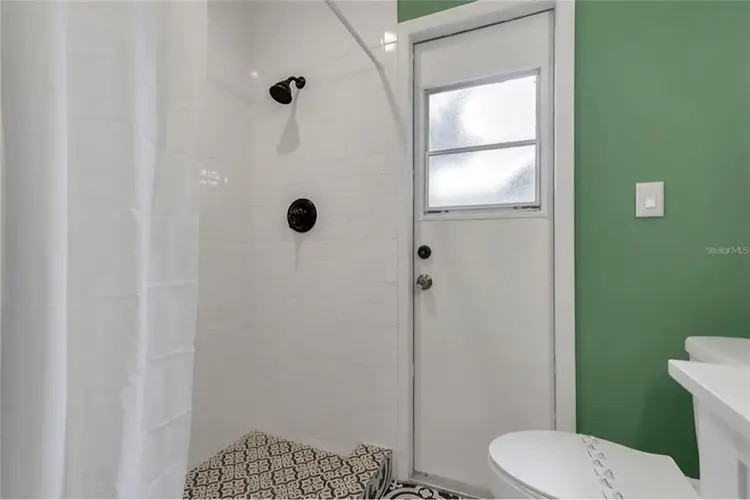 Room available for clean person