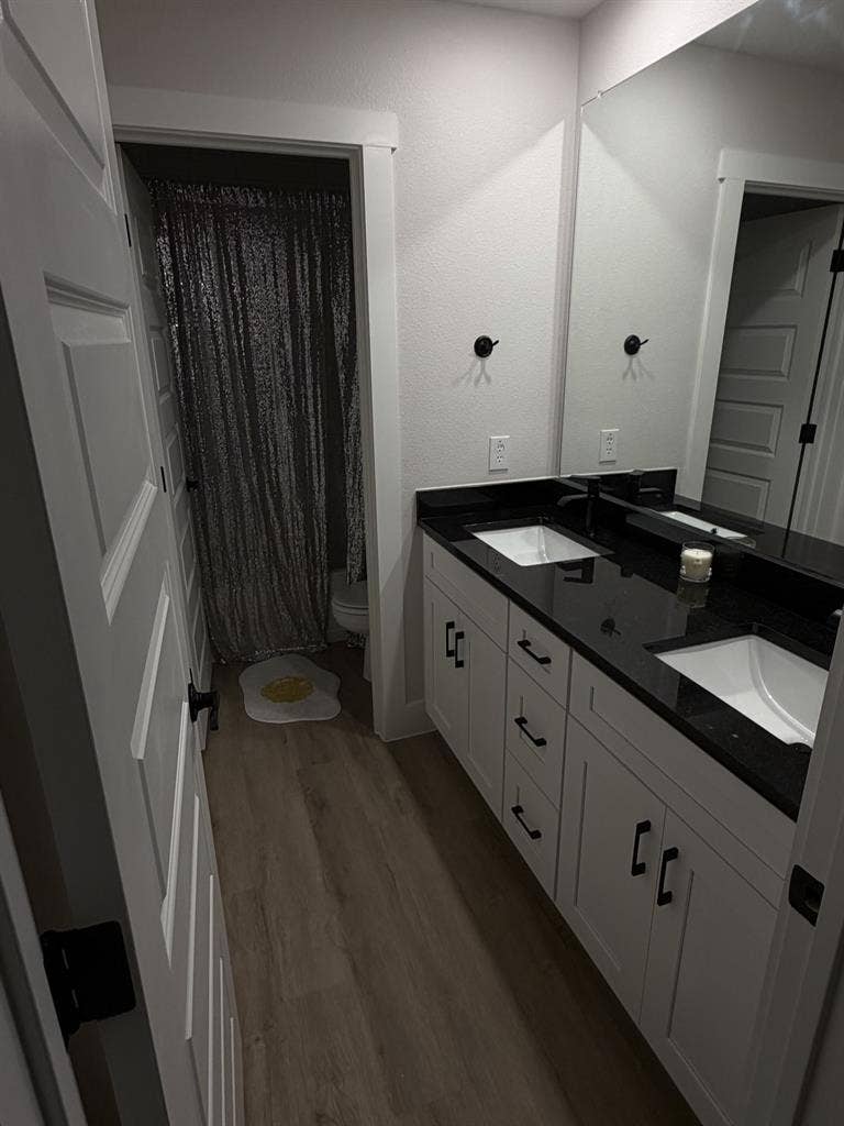 Fully furnished bedroom and bath