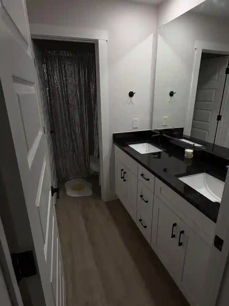 Fully furnished bedroom and bath