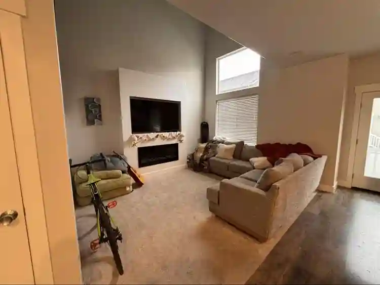Private room lease takeover