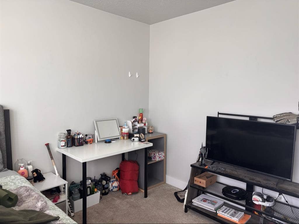Private room lease takeover