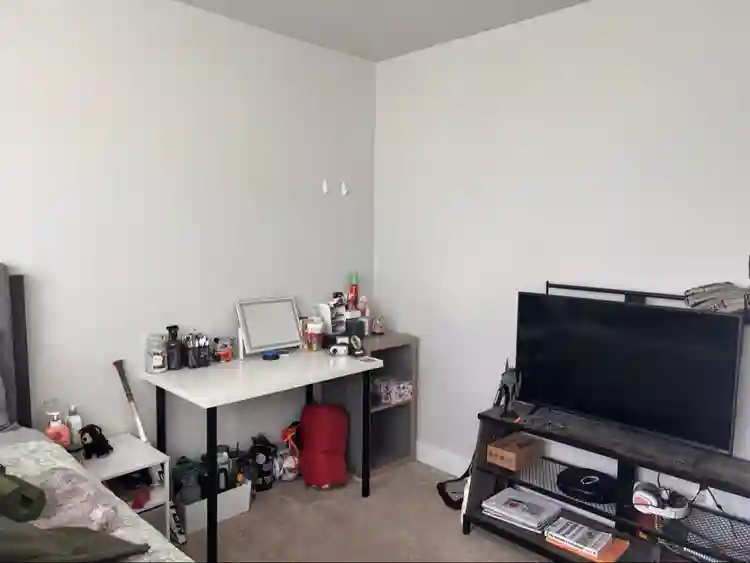 Private room lease takeover