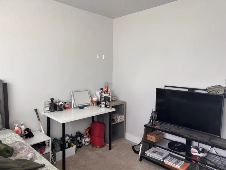 Private room lease takeover