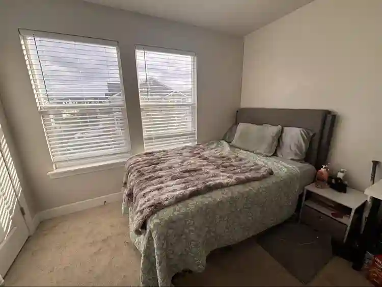 Private room lease takeover