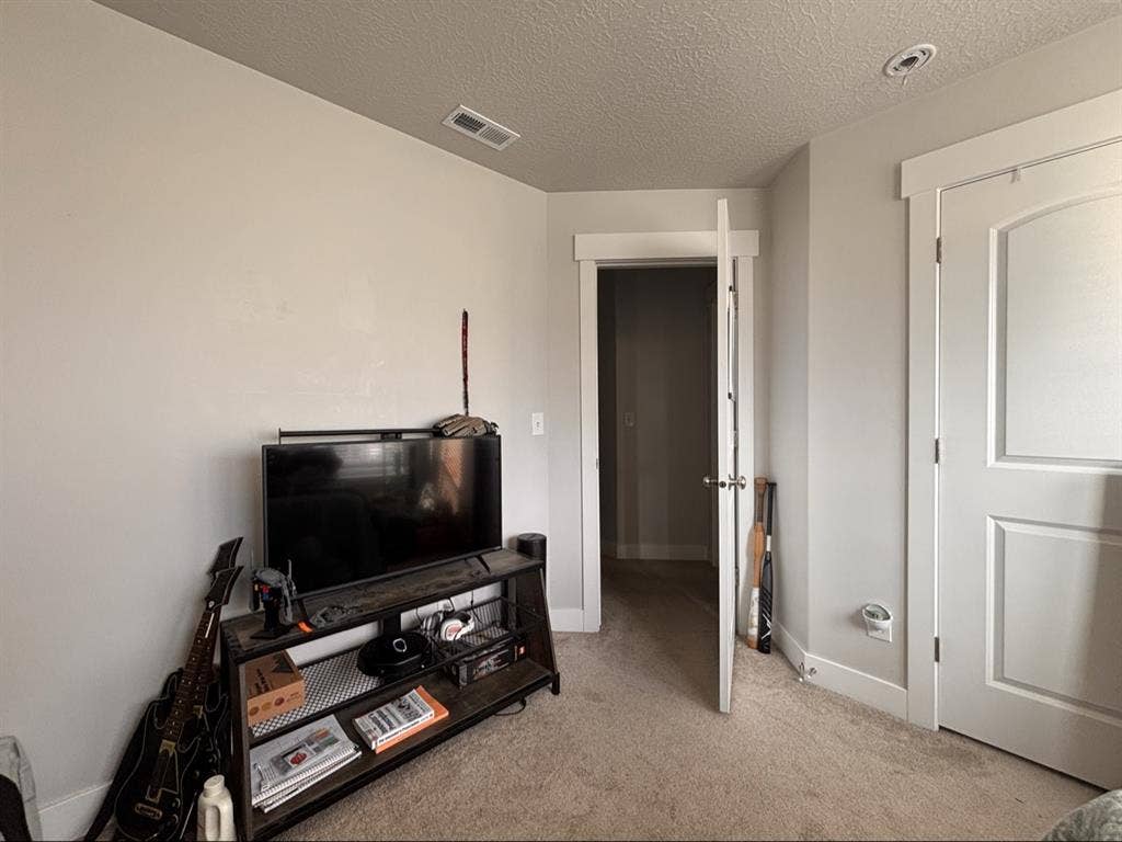 Private room lease takeover
