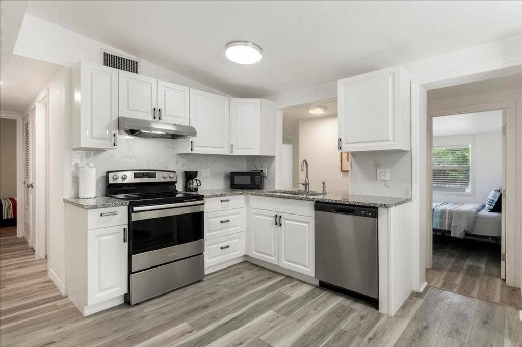 Private furnished Room in Sarasota